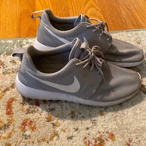 Nike Roches gray sneakers